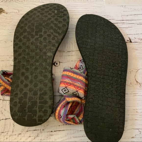 Sanuk Aztec print yoga sandal  7 - Picture 5 of 6